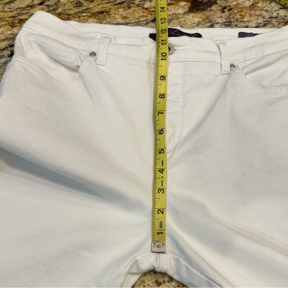 Gloria Vanderbilt Denim Capri Skimmers Women’s Size 12 Petite White Embellished - Picture 9 of 10